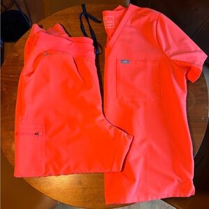 FIGS Fiery Coral Scrub Set – Zamora Joggers (XXL) + Catarina One Pocket Top (XL)